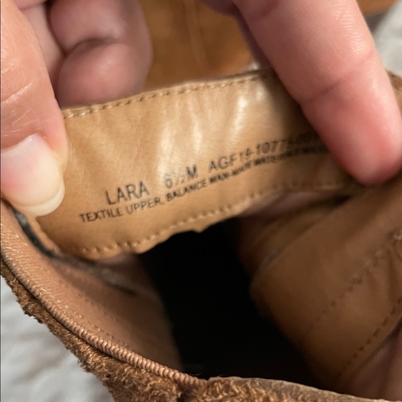 Stylish Tan Ankle Boots with Buckle Detail - Picture 3 of 7